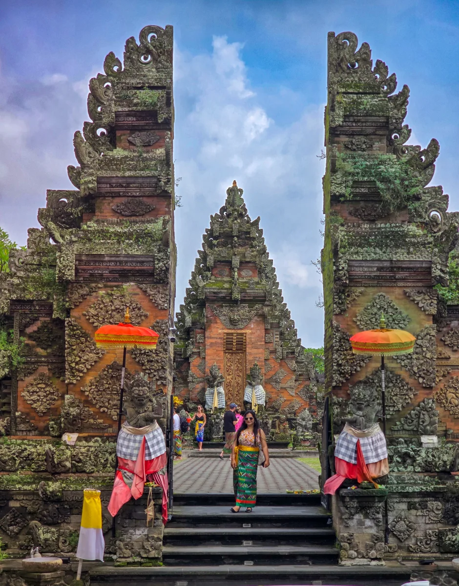 The carved split gateway at the entrance to Puri Saren Agung (Ubud Palace), Bali