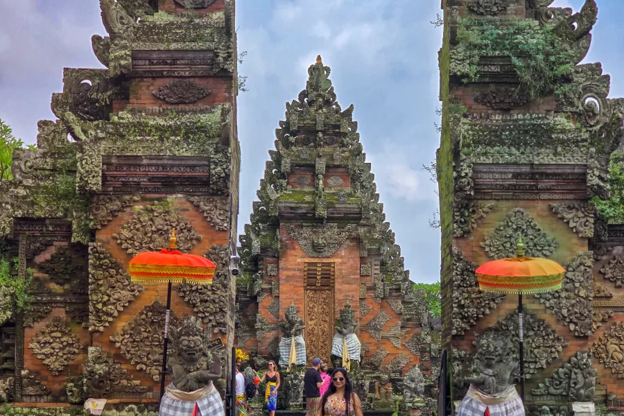 The carved split gateway at the entrance to Puri Saren Agung (Ubud Palace), Bali